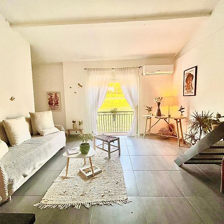 Loft Atypique Au Milieu Des Champs Apartment Tourrettes Exterior photo